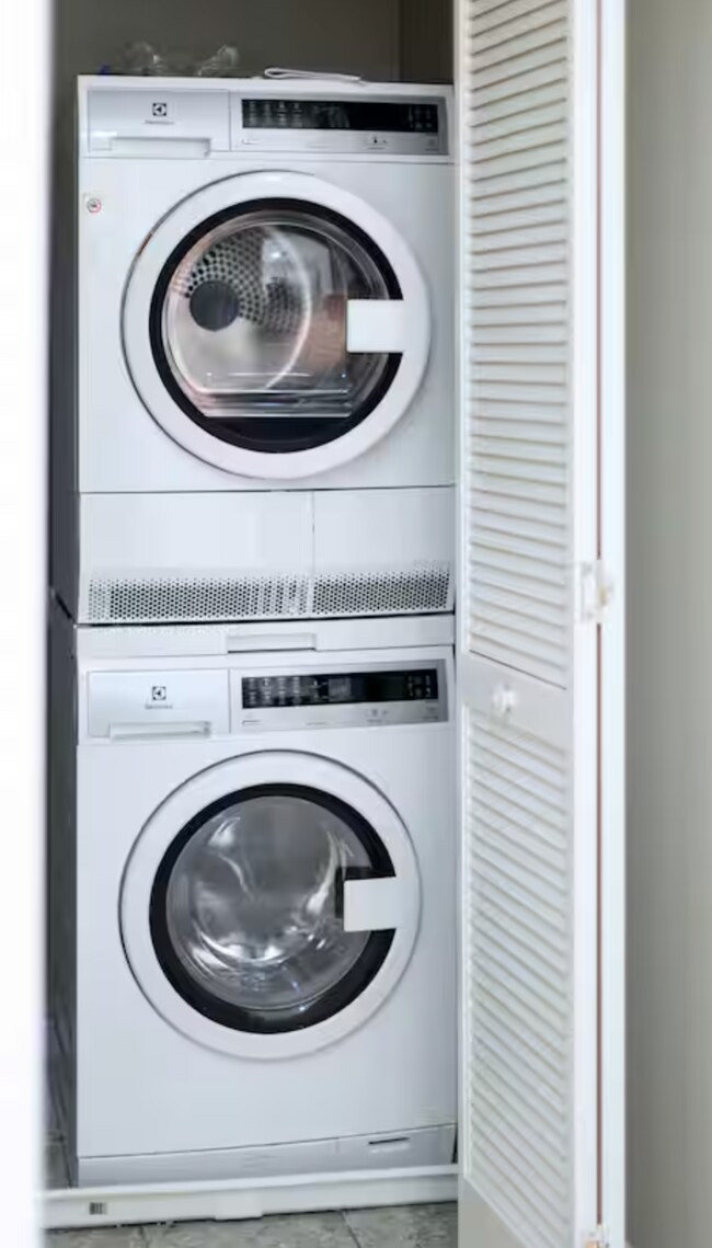 1505 Commonwealth Ave in Boston, MA - Building Photo - Building Photo