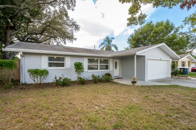 property at 1749 Sunset Point Rd