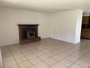 110 NE Isabell Ave in Roseburg, OR - Building Photo - Building Photo