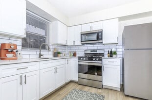 Summit on Thomas in Phoenix, AZ - Building Photo