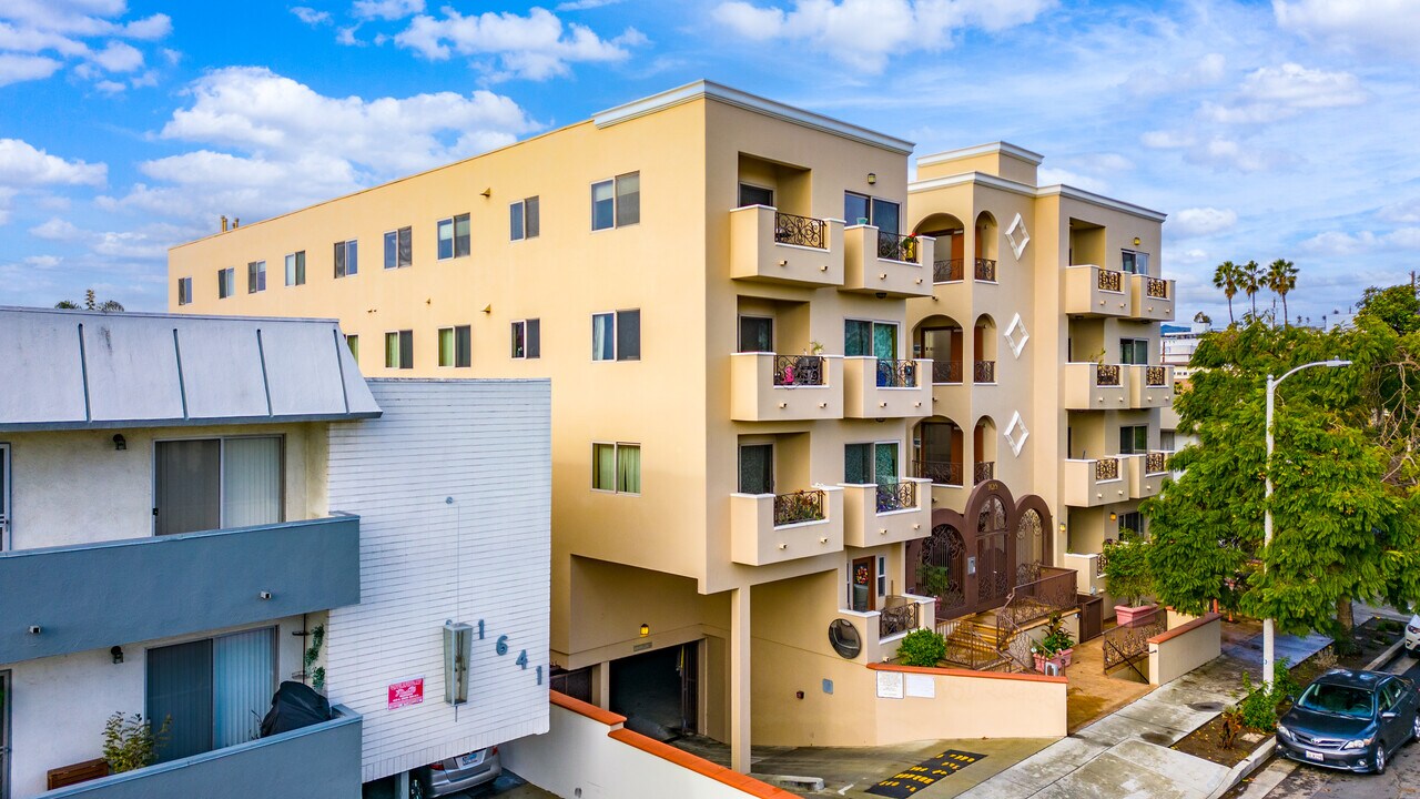 1629-1633 S Armacost Ave in Los Angeles, CA - Building Photo