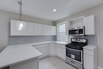 11 Holmes Ave in Jersey City, NJ - Foto de edificio - Building Photo