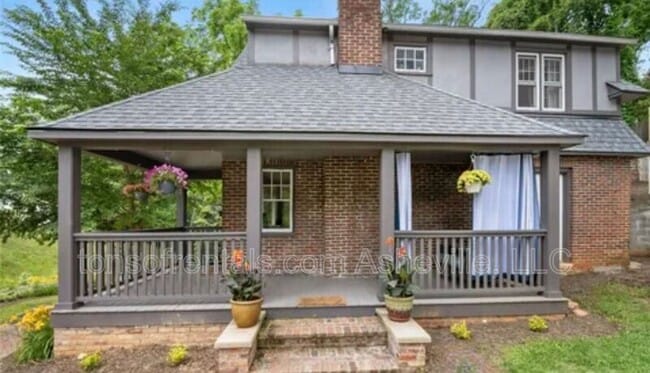 30 Caledonia Rd in Asheville, NC - Building Photo - Building Photo