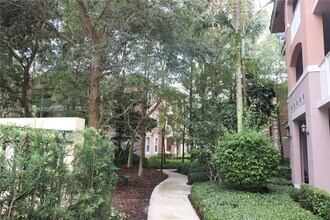 6894 W Sample Rd in Coral Springs, FL - Foto de edificio - Building Photo