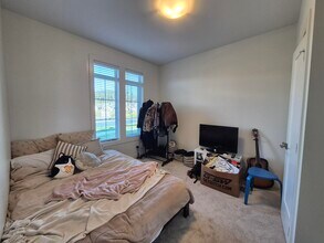 3334 Trumpeter St in Victoria, BC - Building Photo - Building Photo