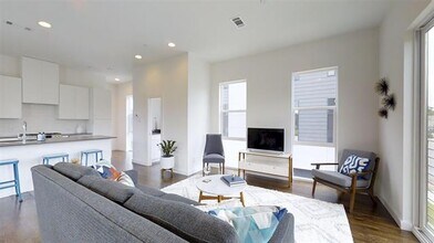 4905 Live Oak St in Dallas, TX - Building Photo - Building Photo