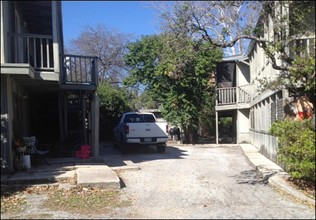 Garraty Place in San Antonio, TX - Building Photo - Building Photo