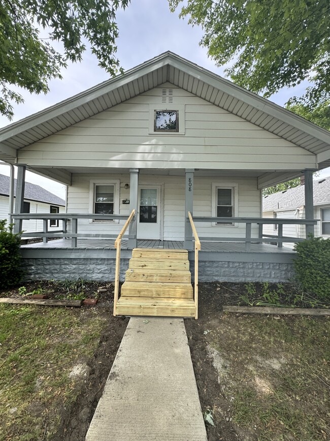 property at 808 E Elm St
