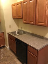 223 Essex St-Unit -4 in Melrose, MA - Foto de edificio - Building Photo