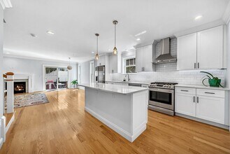 21 Crescent Rd in Needham, MA - Building Photo - Building Photo