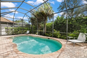 6489 Caldecott Dr in Naples, FL - Foto de edificio - Building Photo