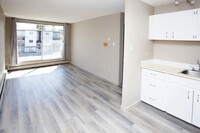 Tuxedo Park Apartments in Calgary, AB - Building Photo - Building Photo