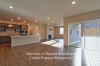 8815 NE 199th Pl in Bothell, WA - Foto de edificio - Building Photo