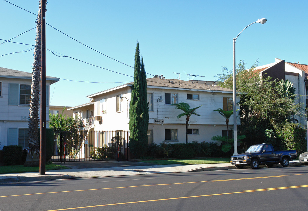 14416 Magnolia Blvd in Van Nuys, CA - Building Photo