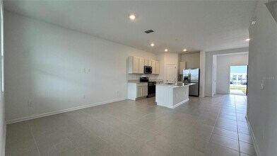 325 Sol Vis Dr in Dundee, FL - Building Photo - Building Photo