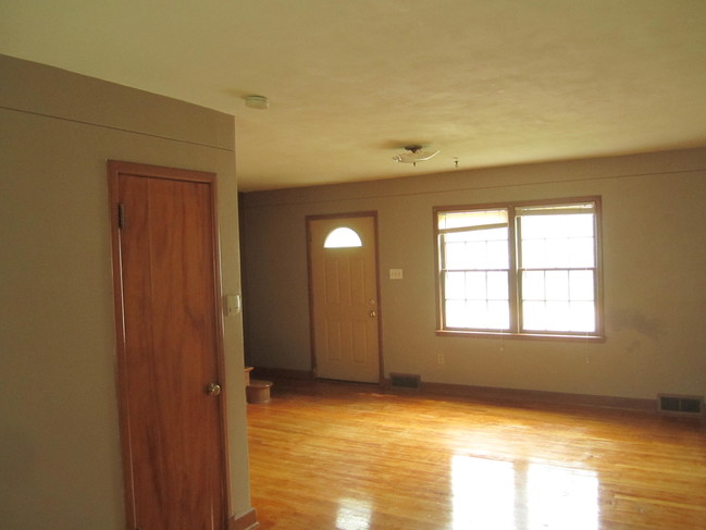 2403 Knapp St in Ames, IA - Foto de edificio - Building Photo