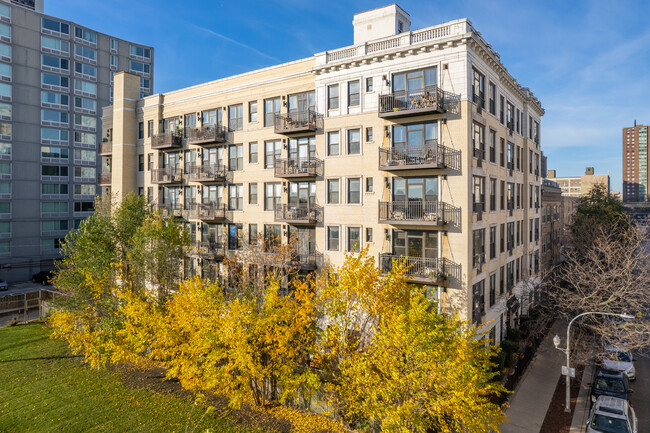 Eastwood by the Lake in Chicago, IL - Foto de edificio - Building Photo