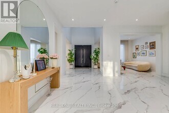 2620 Mississauga Rd in Mississauga, ON - Building Photo - Building Photo