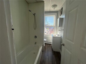 2-92F Dexter St in Central Falls, RI - Building Photo - Building Photo