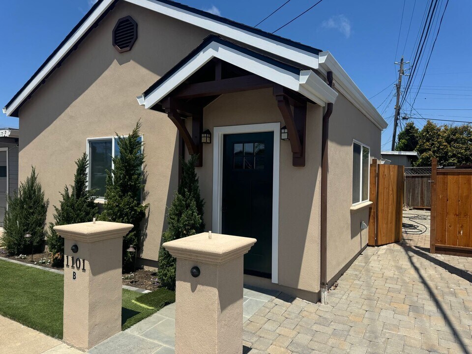 1101 Cobb in San Mateo, CA - Building Photo