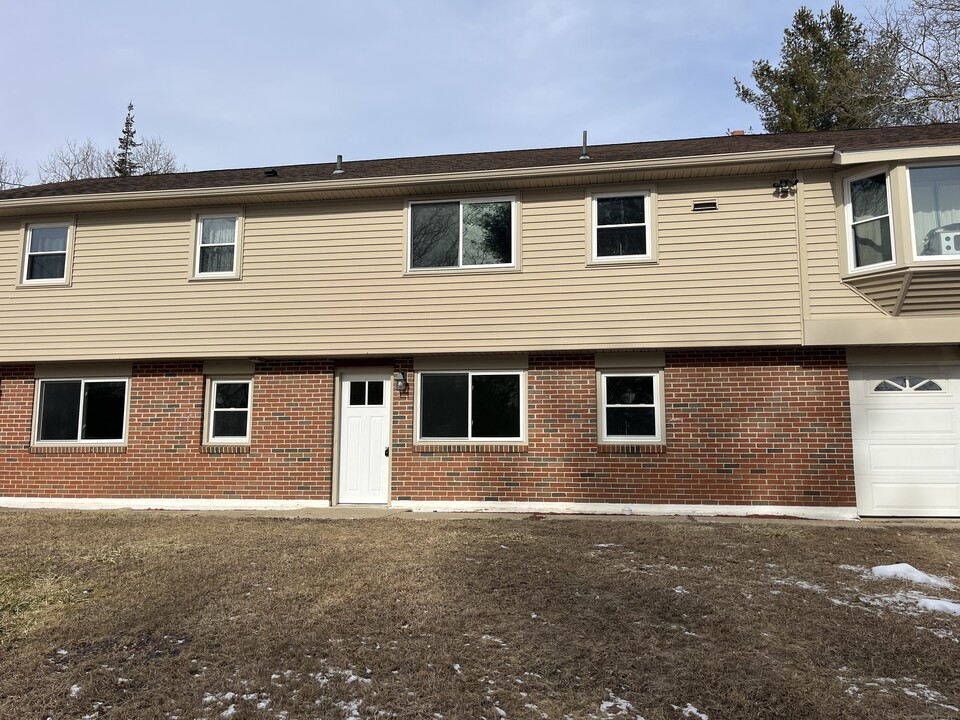 65 Old Brooklyn Turnpike in Windham, CT - Building Photo