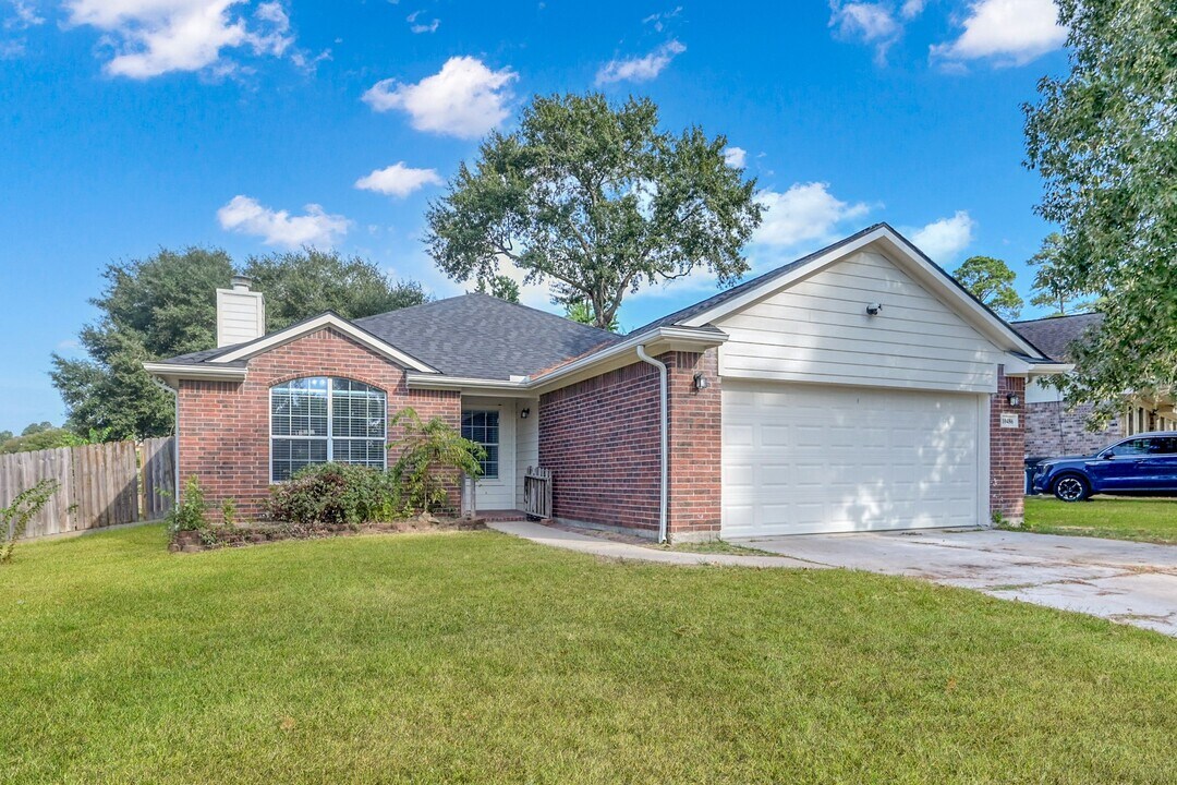 10486 Twin Circles Dr in Montgomery, TX - Building Photo
