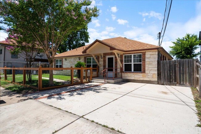500 Tillery St in Austin, TX - Building Photo - Building Photo