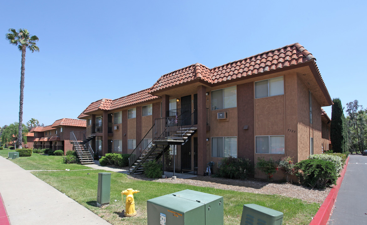 Carlton Country Club Villas Apartments in Santee, CA - Building Photo