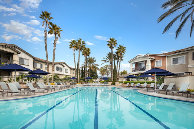 Jamboree Apartments and Townhomes in Rancho Cucamonga, CA - Foto de edificio - Building Photo