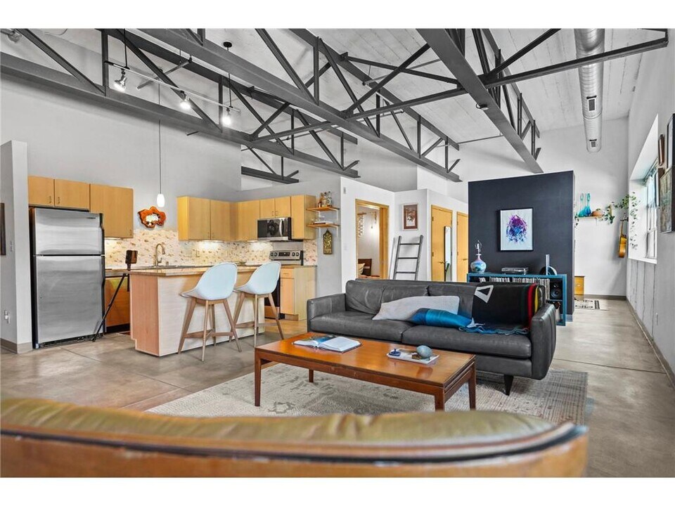 111 E Franklin Ave-Unit -211 in Minneapolis, MN - Building Photo