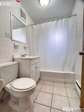 20 Jacqueline Rd, Unit B in Waltham, MA - Foto de edificio - Building Photo