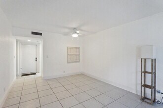 6100 NE 7th Ave in Boca Raton, FL - Building Photo - Building Photo