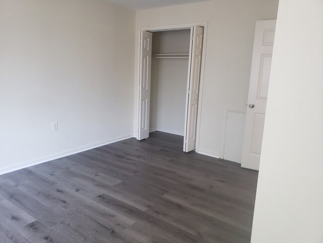 2318 Glendale Terrace
