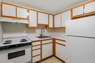 Warren Place Senior Apartments 62+ in Cockeysville, MD - Building Photo - Building Photo