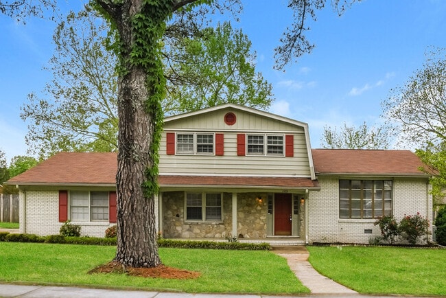 property at 2203 Rhett Butler Ln SE