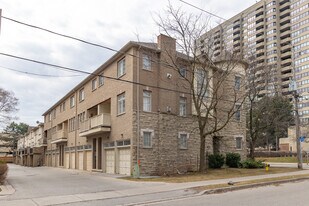 119 Doris Av in Toronto, ON - Building Photo