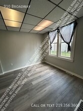 910 Broadway Ave in Chesterton, IN - Foto de edificio - Building Photo