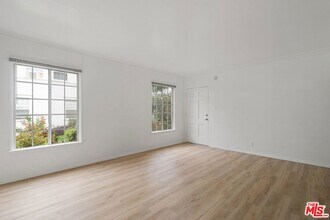 6773 Yucca St, Unit 4 in Los Angeles, CA - Building Photo - Building Photo