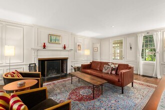 4 Gray Gardens W in Cambridge, MA - Building Photo - Building Photo