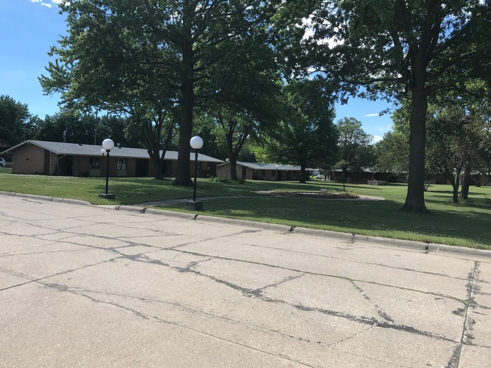 Pawnee Village Apartments in Pawnee City, NE - Foto de edificio