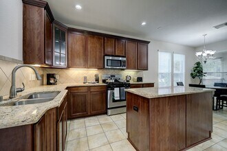 3 Crocus Petal St in The Woodlands, TX - Foto de edificio - Building Photo