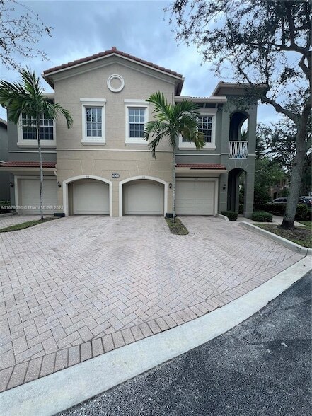 4966 Bonsai Cir in Palm Beach Gardens, FL - Building Photo