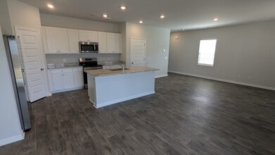 107 Bottlebrush Dr in Bloomingdale, GA - Building Photo - Building Photo