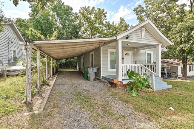 419 Lakewood Ave in Charlotte, NC - Building Photo - Building Photo