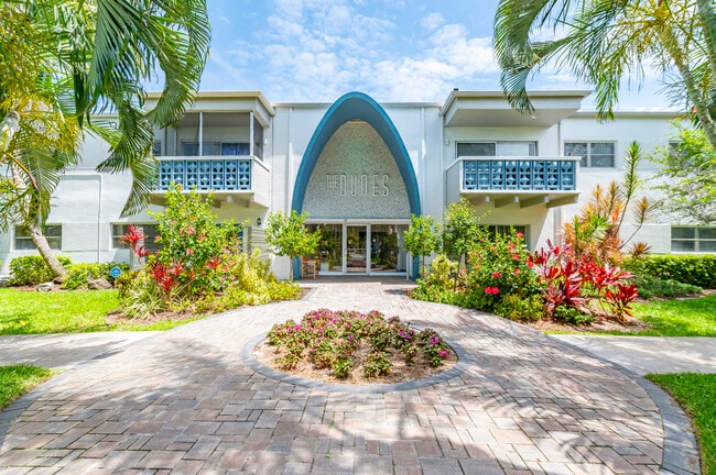 The Dunes in Indian Harbour Beach, FL - Foto de edificio - Building Photo