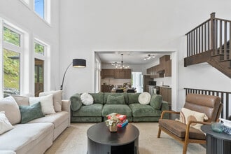 1042 Greensview Dr in Lake Of Bays, ON - Building Photo - Building Photo