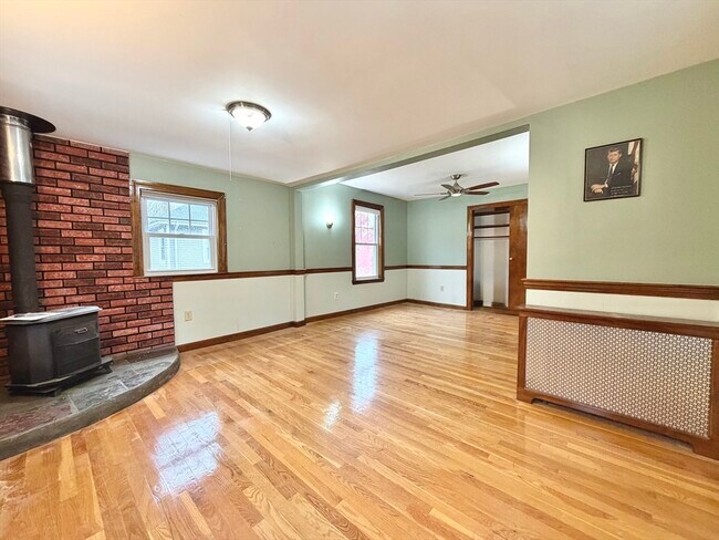 28 Howard St in Arlington, MA - Building Photo - Building Photo