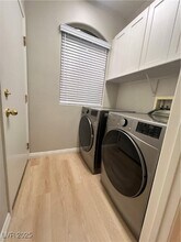 10524 Isola Bella St in Las Vegas, NV - Building Photo - Building Photo