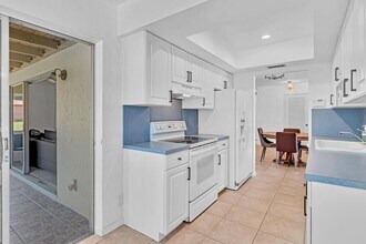 313 NW 42nd St in Boca Raton, FL - Building Photo - Building Photo