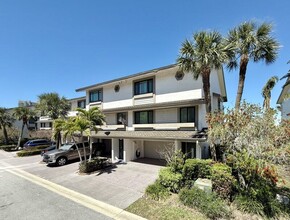 160 Marina Del Rey Ct in Clearwater, FL - Foto de edificio - Building Photo